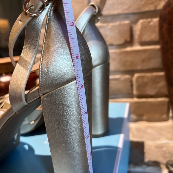 Draper James RSVP Averie, open toe heels/sandals, 3.75" heel, gold. 9.5m new - Picture 6 of 11